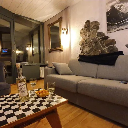 2 Pieces Au Pied Avec Balcon Et Garage A La Clusaz, Proche Des Pistes Et Du Ski-bus - Fr-1-459-169